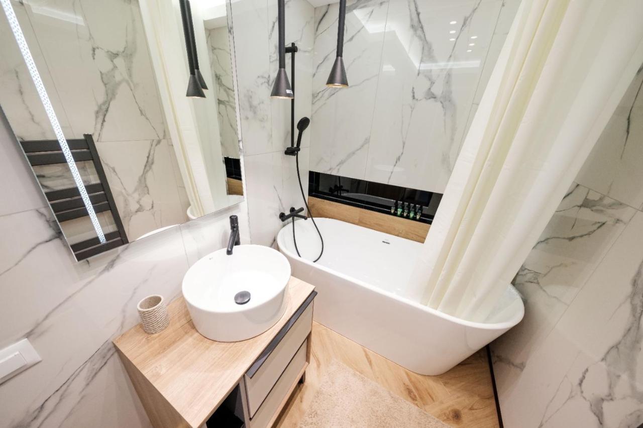 Brand New Luxury Apartment In The Heart Of Braşov Exterior foto