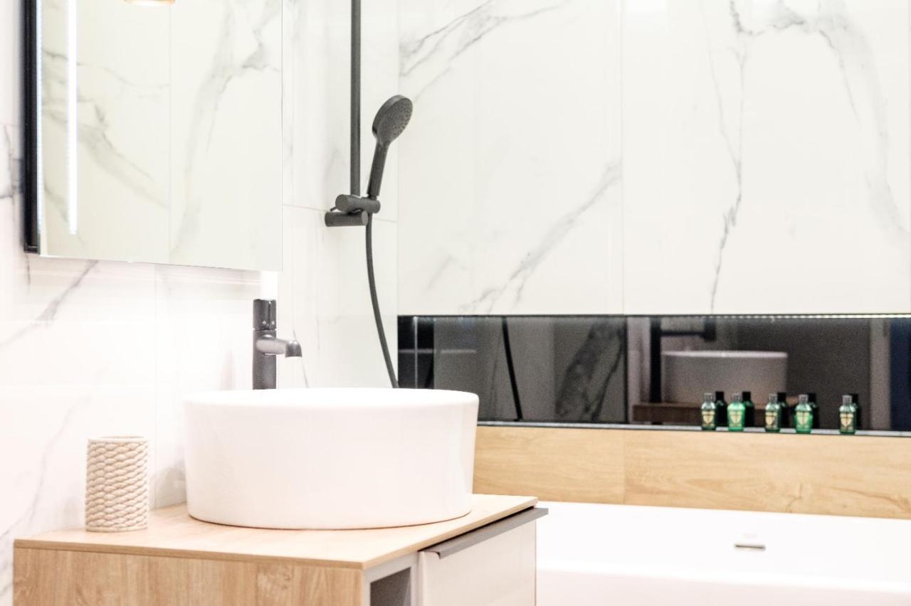 Brand New Luxury Apartment In The Heart Of Braşov Exterior foto