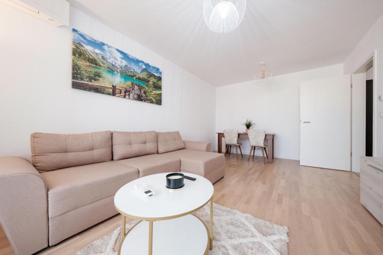Brand New Luxury Apartment In The Heart Of Braşov Exterior foto
